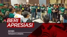 Berita video para pentolan Bonek memberikan apresiasi secara langsung kepada skuat Persebaya setelah laga kemenangan atas Bhayangkara FC di Liga 1 2019, Minggu (8/12/2019).