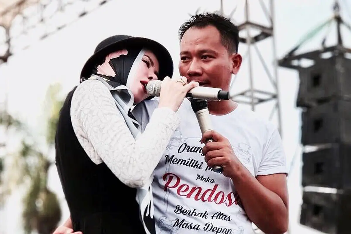 [Bintang] Vicky Prasetyo dan Angel Lelga