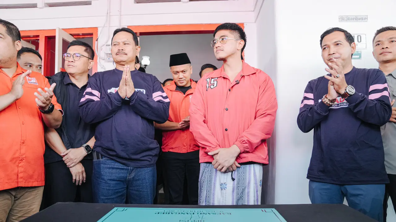Ketua Umum Partai Solidaritas Indonesia (PSI), Kaesang Pangarep meresmikan kantor DPD PSI kota Madiun, Jawa Timur.