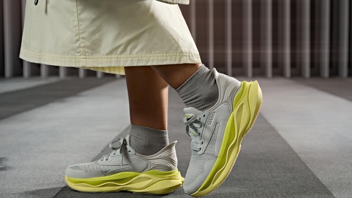 Clarks Pace, Sepatu Walking Performance Pertama dengan Sentuhan Teknologi dan Gaya Modern