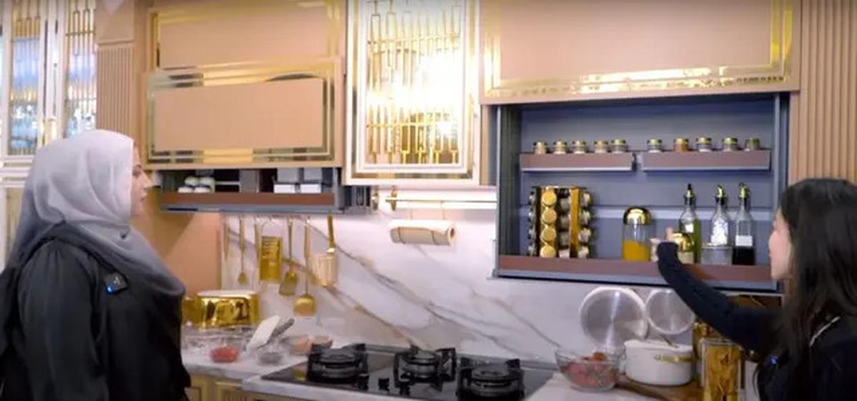 10 Potret Dapur Rumah Tasyi Athasyia, Super Canggih hingga Estetika Glamor dengan Sentuhan Putih dan Emas