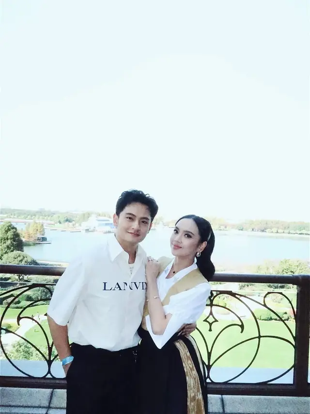 6 Potret Ultah Randy Martin ke-27 Bersama Lyodra di Shanghai, Tampil Romantis