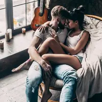 Ilustrasi hubungan cinta - pasangan bahagia (iStockphoto)