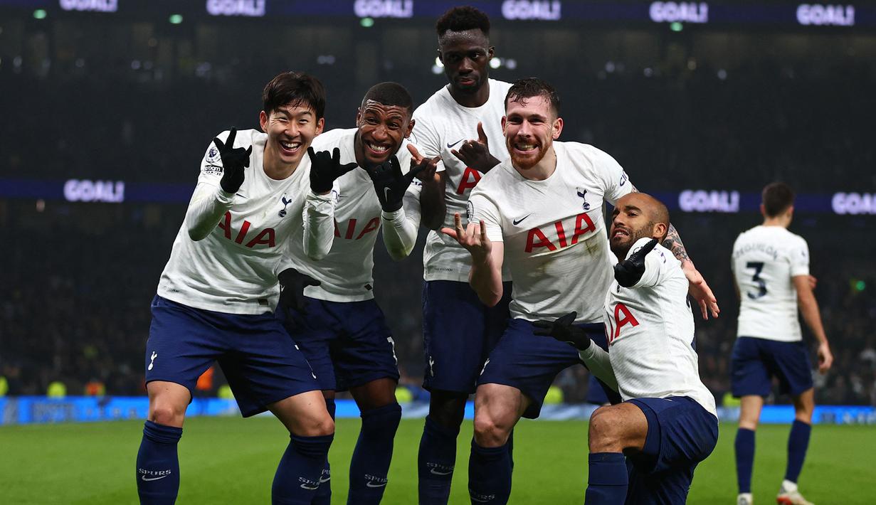 Tottenham Hotspur telah menghabiskan €1,43 miliar untuk biaya transfer sejak pergantian milenium. Namun, The Lilywhites faktanya belum banyak meraih gelar juara. Trofi terakhirnya adalah Piala Carling 2008 usai mengalahkan Chelsea 2-1. (AFP/