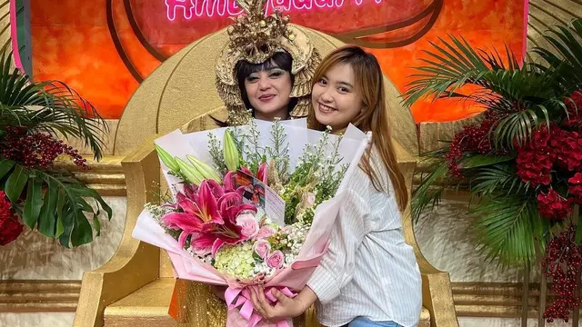 Dewi Perssik rayakan ulang tahun ke-36