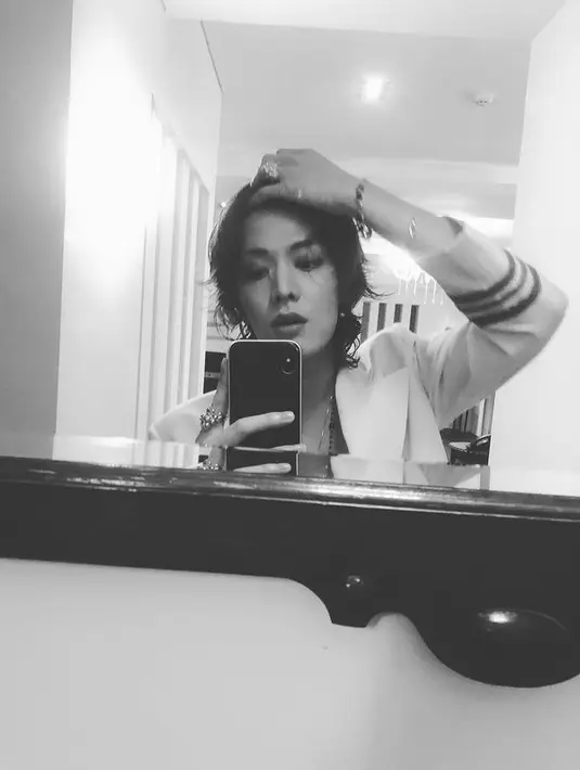 Pria yang menjadi trainee di SM Entertainment sejak tahun 2012 ini masuk ke dalam jajaran anggota NCT yang lucu dan suka melawak, loh. (FOTO: instagram.com/yuu_taa_1026/)