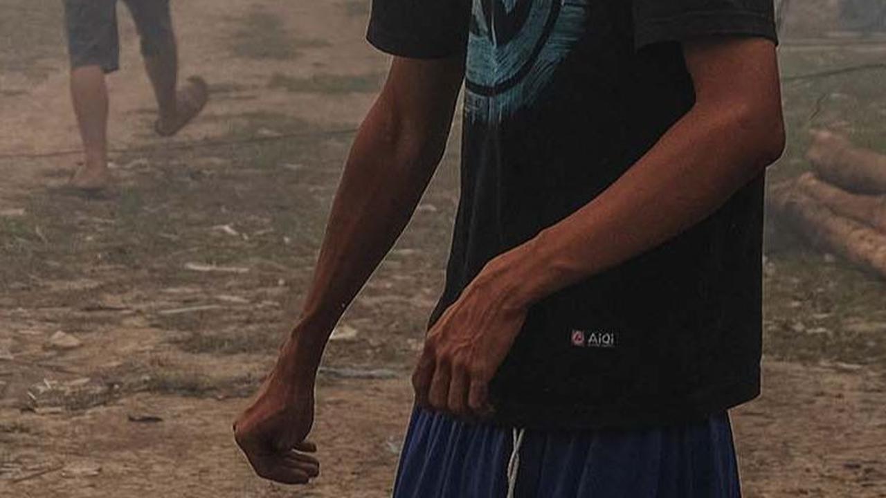 FOTO: Potret Permukiman di Sumsel Dikepung Asap Tebal Karhutla, Warga Pakai Pelindung Seadanya