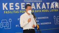 CEO PT Lippo Karawaci Tbk, John Riady memberi sambutan pada penandatanganan kesepakatan kerja sama layanan Fasilitas Charging Mobil Listrik antara PT Hyundai Motors Indonesia (HMID) dan PT Lippo Malls Indonesia (LMI) di Lippo Mall Kemang, Jakarta, Senin (12/04/2021). (Liputan6.com/Fery Pradolo)