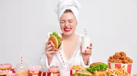 Sayangi kesehatan saat berpuasa dengan menjaga pola makan yang sering diabaikan. (Sumber: Freepik/wayhomestudio).