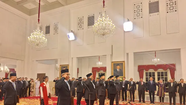Presiden Prabowo Subianto menyaksikan pengucapan sumpah jabatan 5 Pimpinan KPK periode 2024-2029 di Istana Negara Jakarta, Senin (16/12/2024).
