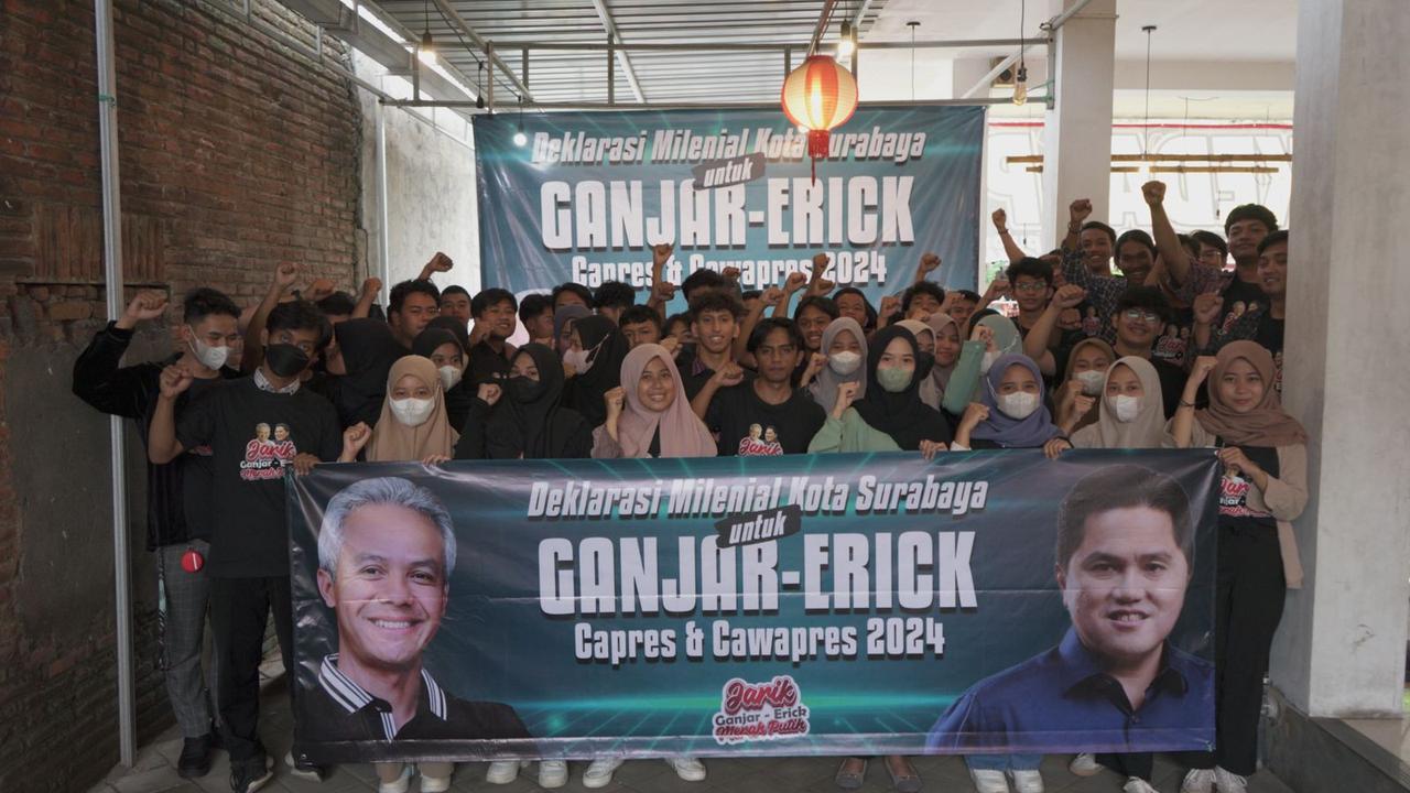 puluhan generasi muda mendeklarasikan dukungan untuk Ganjar-Erick Thohir di Pilpres 2024. Mereka juga menyatakan diri bergabung bersama relawan Jarik Merah Putih. (Ist)