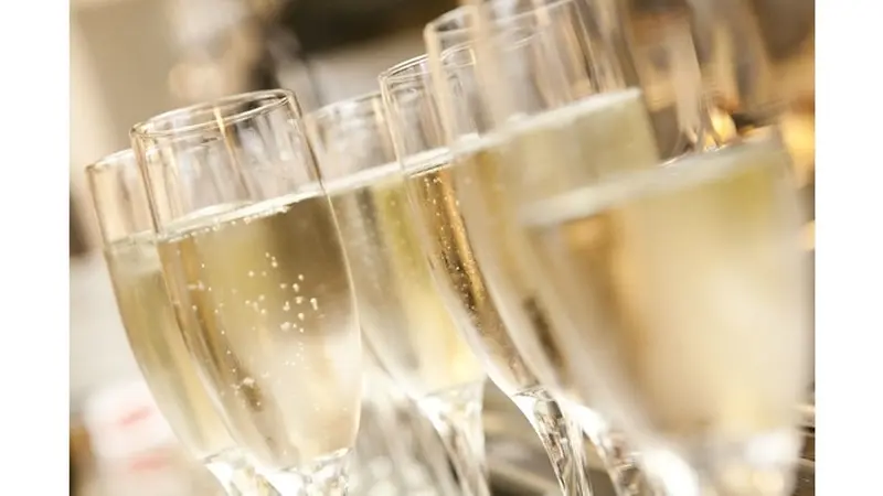 5 Fakta Menakjubkan Tentang Champagne  