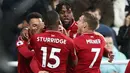 Striker Liverpool Divock Origi (kedua kanan) berselebrasi dengan rekan-rekannya usai mencetak gol ke gawang Newcastle United pada pertandingan lanjutan Liga Inggris di St James 'Park (4/5/2019). Gol Origi menjadi penentu kemenangan Liverpool atas Newcastle dengan skor 3-2. (Reuters/Scott Heppell)