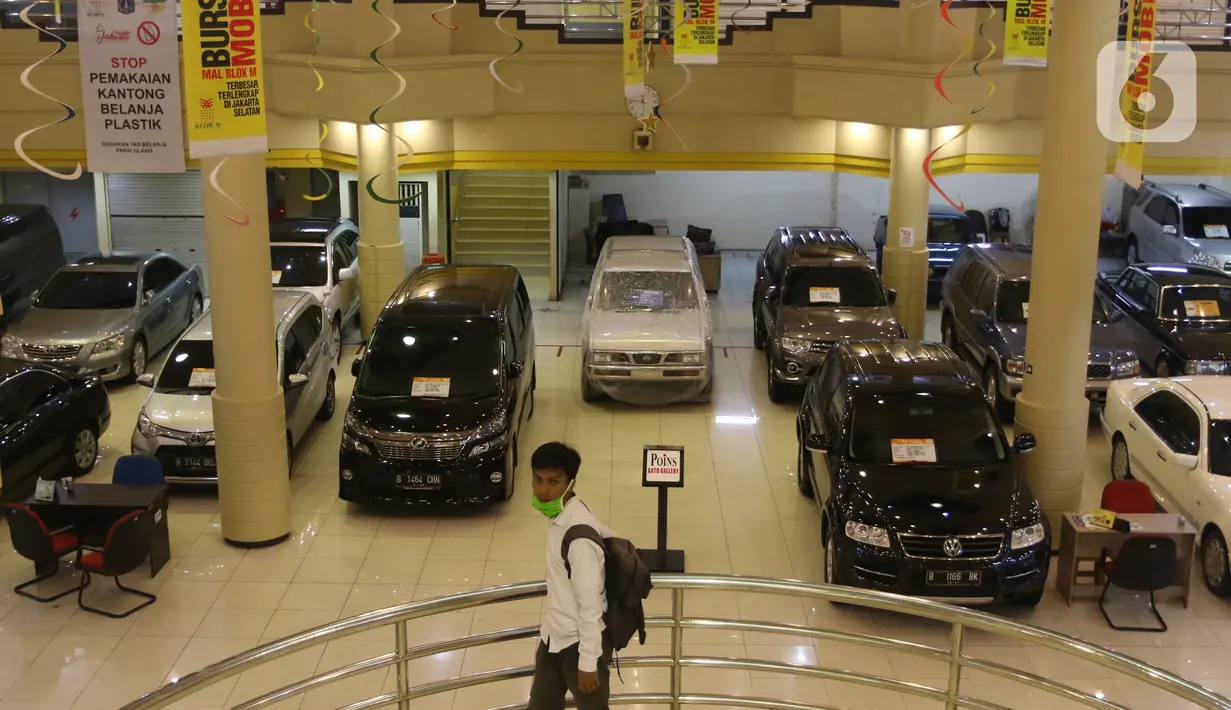 Suasana penjualan mobil bekas di kawasan Jakarta, Senin (23/11/2020). Pasar mobil bekas diprediksi akan meningkat menjelang akhir tahun karena kondisi perekonomian yang saat ini mulai membaik. (Liputan6.com/Angga Yuniar)