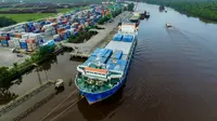 Aktivitas bongkar muat barang di Pelabuhan Pelindo 1 Pekanbaru (dok: Pelindo I)