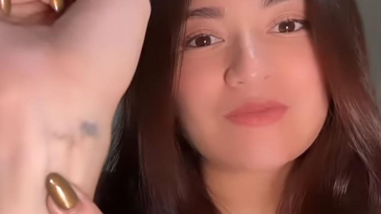 Nathalie Holscher kemudian menunjukan tato di bagian jarinya yang sudah hilang. Begitu juga dengan tato lainnya yang ada di bagian bawah tangan.<br>