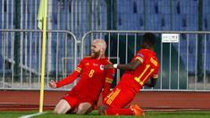 Pemain Wales, Jonny Williams, melakukan selebrasi usai mencetak gol ke gawang Bulgaria pada laga UEFA Nations League di Stadion Vassil Levski, Kamis (15/10/2020). Wales menang dengan skor 1-0. (AP Photo/Anton Uzunov)