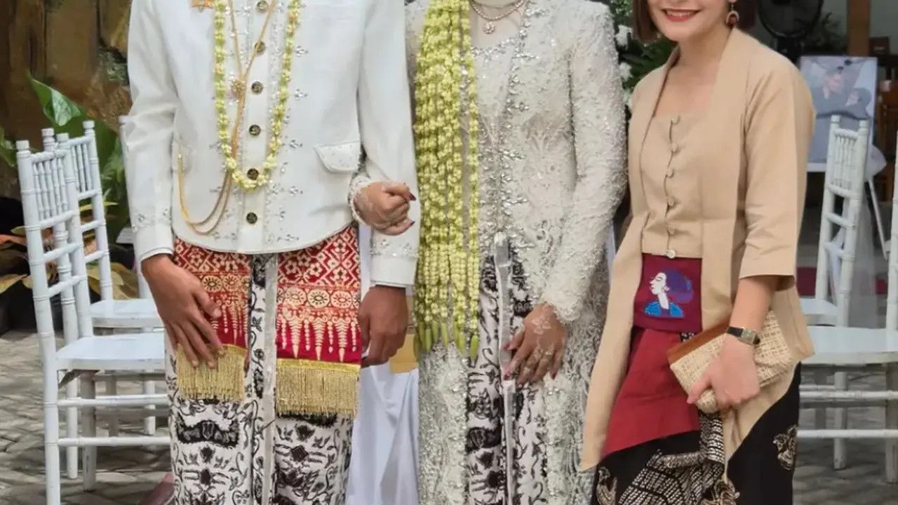 Prilly Latuconsina Hadiri di Pernikahan Fansnya di Jogja dengan sederhana elegan. [@prillylatuconsina96]