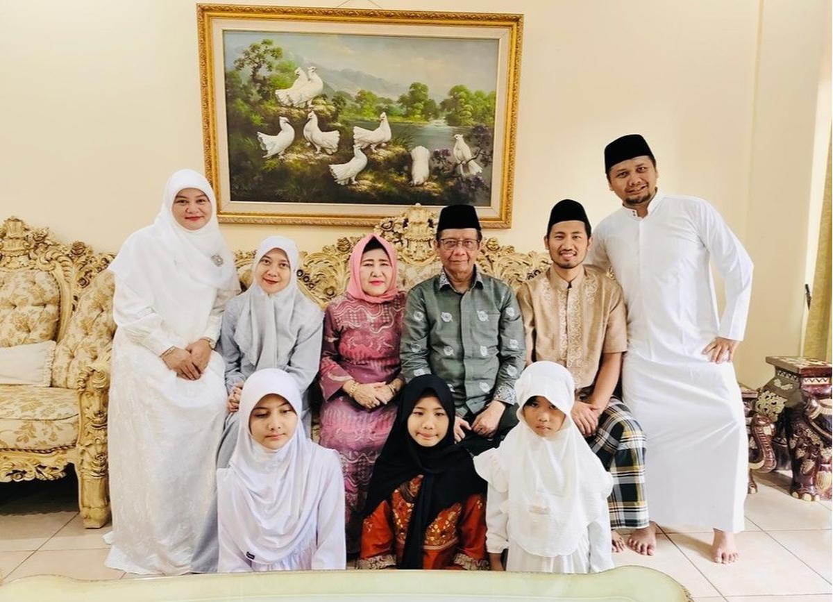 Potret Dua Cucu Mahfud MD Beranjak ABG, Paras Cantiknya Ramai Dipuji