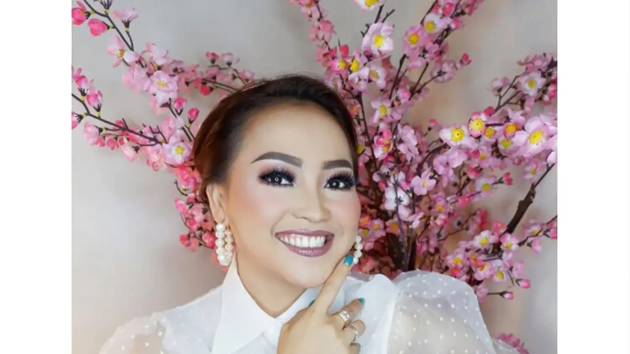 Potret Mpok Alpa Dengan Gaya Elegan Bikin Pangling