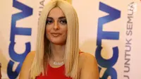 Bebe Rexha usai tampil di HUT Ke-27 SCTV. (Immanuel Antonius/Liputan6.com)