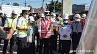 Menteri Perhubungan Budi Karya Sumadi saat meninjau progres pembangunan Terminal Tingkir, di Salatiga, Jawa Tengah. Terminal ini menggunakan konsep mixed use untuk pusat kegiatan masyarakat dan UMKM. (Dok Kemenhub)