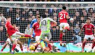Pemain Manchester City, Rayan Cherki, mencetak gol ke gawang Nottingham Forest pada laga pekan ke-18 Premier League di Stadion The City Ground, Sabtu (27/12/2025). (Joe Giddens/PA via AP)