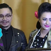 Claudia Adinda merasa bersyukur memiliki kekasih seperti Derby Romero. Lalu apakah mereka akan segera melangkah menuju pelaminan?