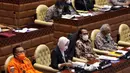 Menteri PUPR Basoeki Hadimoeljono (kanan), Menhub Budi Karya Sumadi (kedua kanan), Kepala BMKG Dwikorita Karnawati (kedua kiri), Kepala Basarnas RI Marsekal Madya TNI Henri Alfiandi rapat dengar pendapat dengan Komisi V DPR di Kompleks Parlemen, Jakarta, Rabu (6/4/2022). (Liputan6.com/Angga Yuniar)