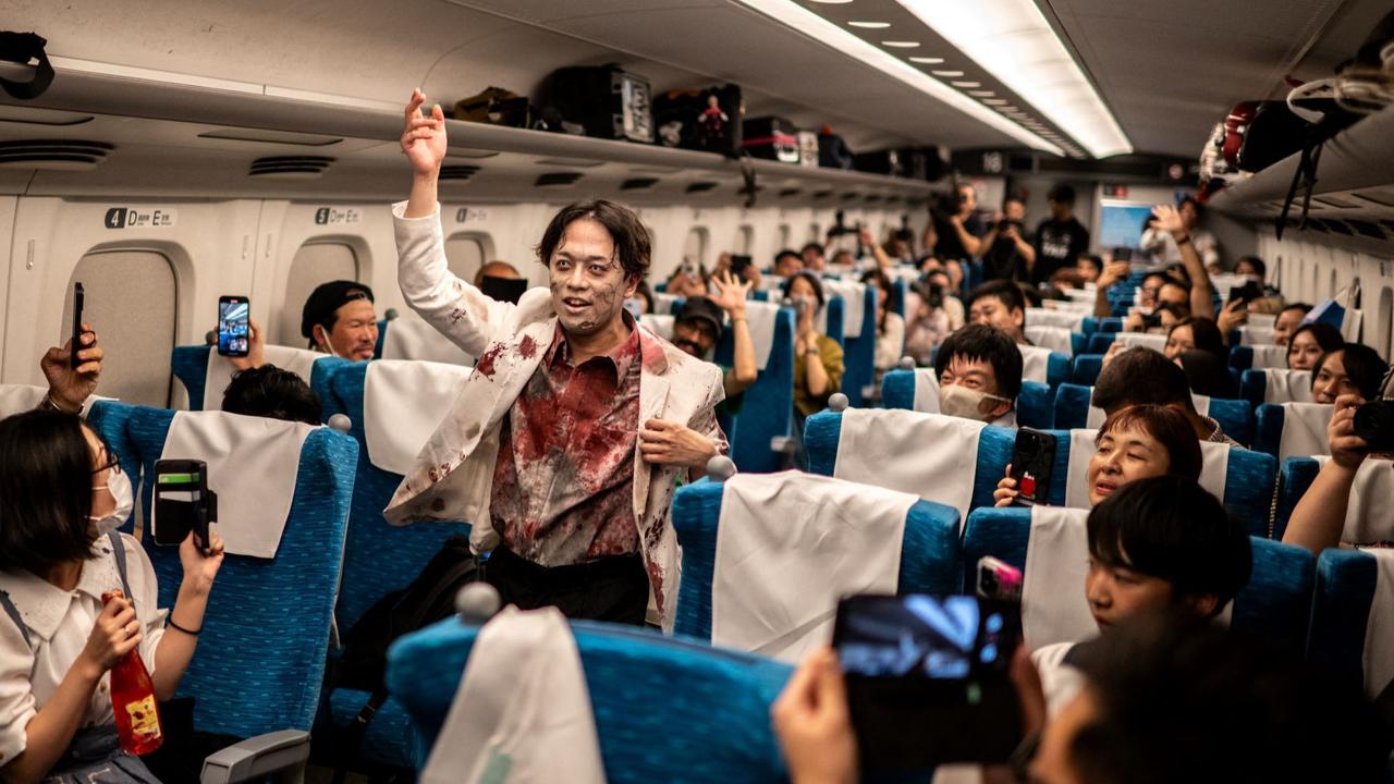 Gerombolan zombie serbu kereta cepat Shinkansen di Jepang