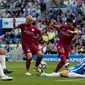 Dua pemain Manchester City, David Silva dan Sergio Aguero mengancam gawang Brighton & Hove Albion (Foto: Reuters)