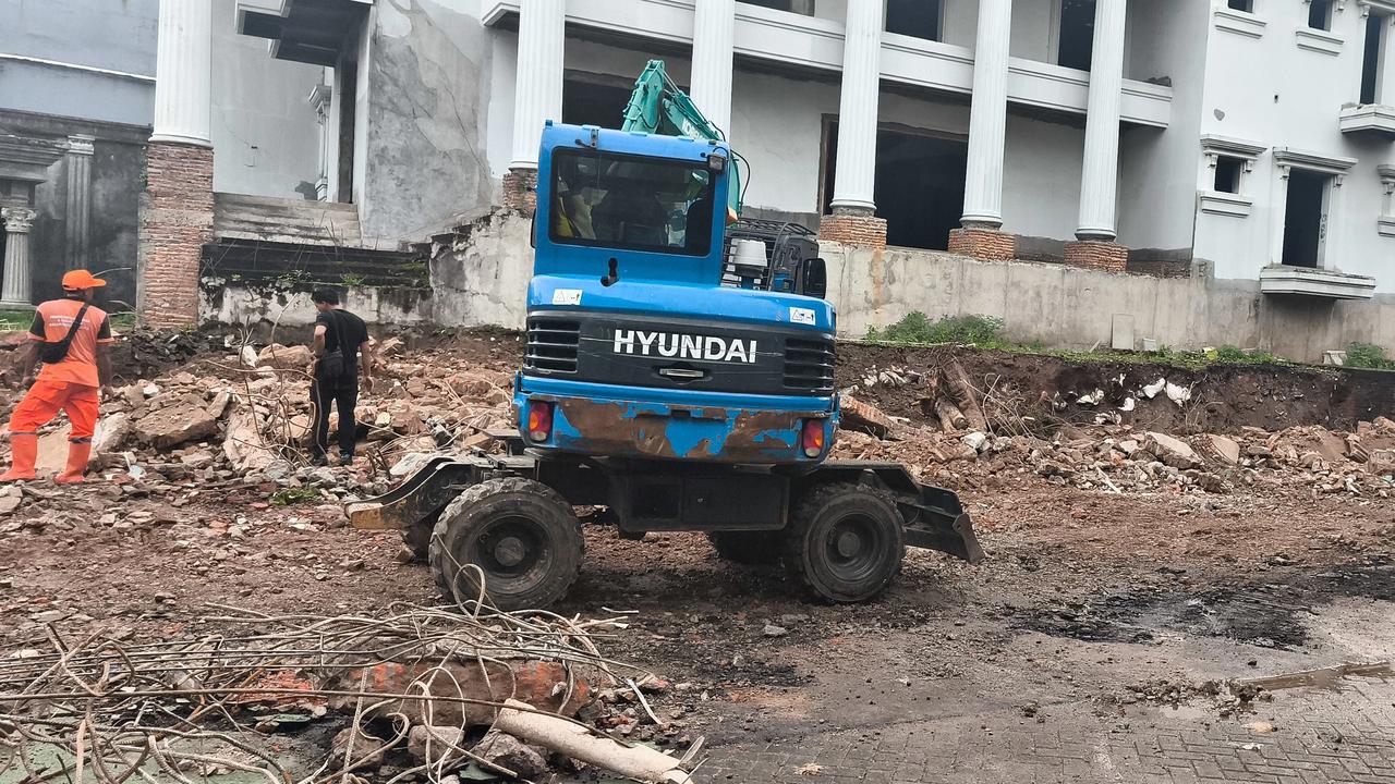 Tembok SMPN 182 Jakarta Roboh
