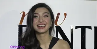 Karena hobi travelling, Raline Shah memakai produk perawatan rambut yang simple dan mudah dibawa kemana saja.