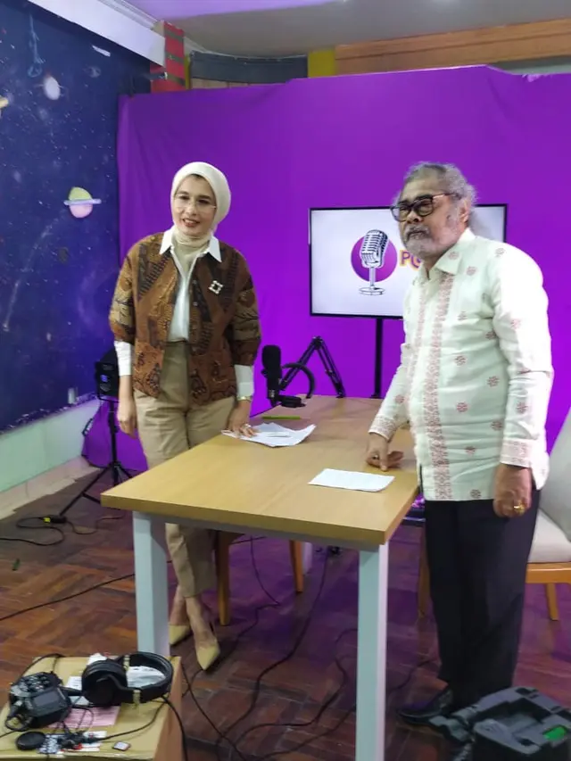 Arzeti Bilbina dan Arist Merdeka Sirait