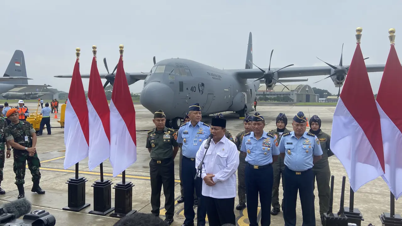 Menteri Pertahanan (Menhan) Prabowo Subianto saat ditemui wartawan di  Lanud Halim Perdana kusuma Jakarta, Kamis (6/7/2023).