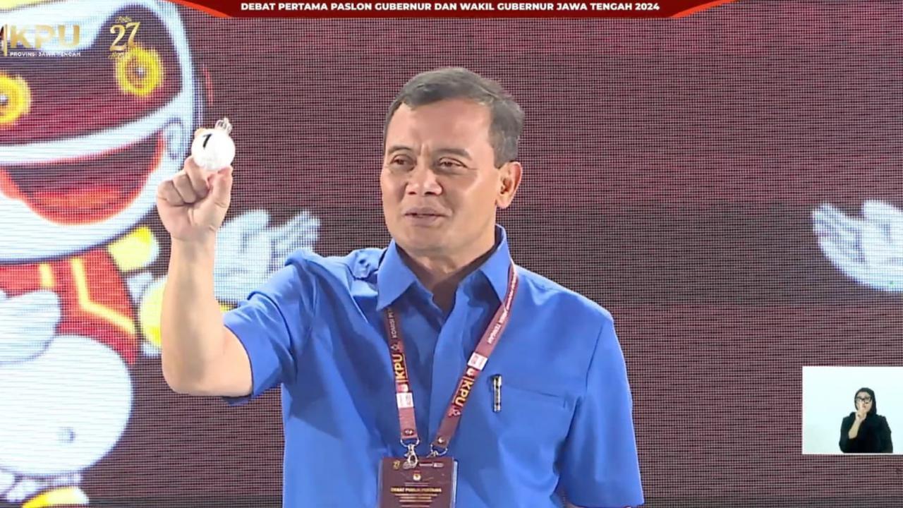 Jenderal Luthfi Langsung Ngegas Tanggapi Jawaban Jenderal Andika di Debat Pilgub Jateng, Cawagub Sampai Pijati Pundaknya