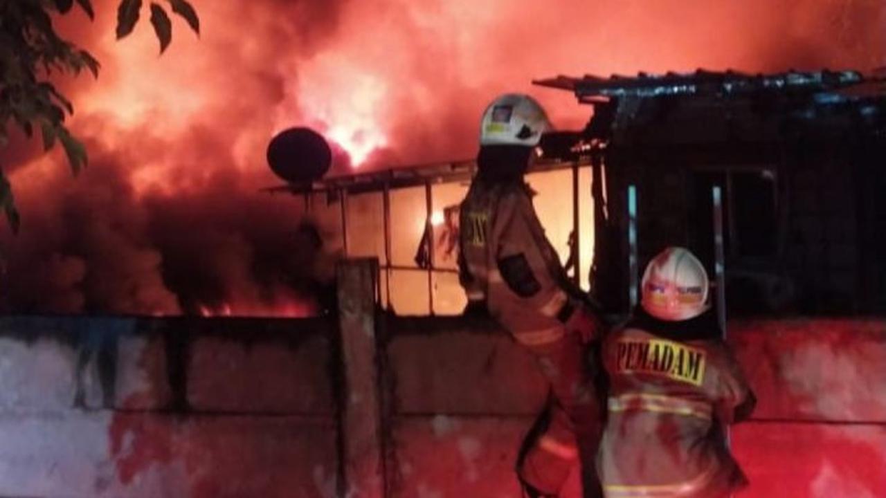 Ribuan Warga Dievakuasi Akibat Kebakaran di Kemayoran Gempol, Pengungsi Butuh Air hingga Makanan