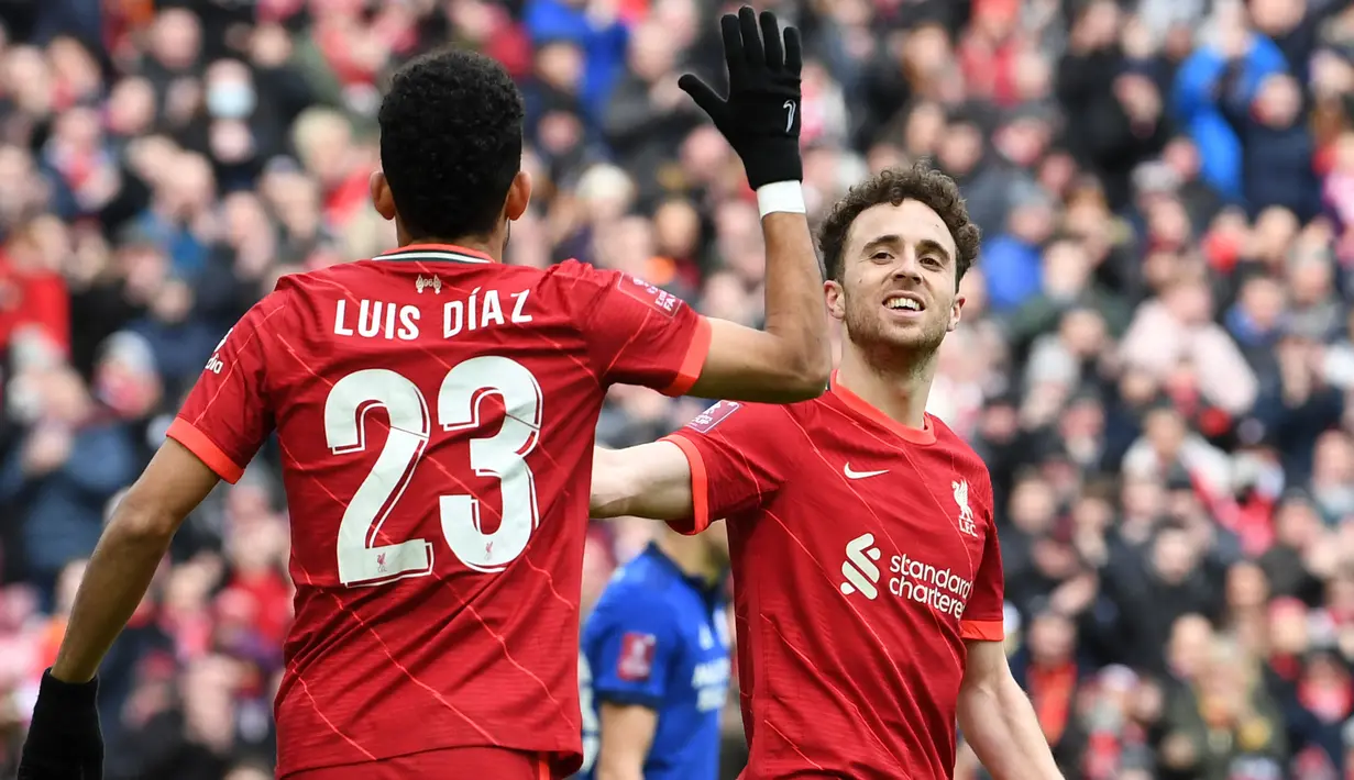 Diogo Jota diboyong oleh Liverpool dari Wolverhampton Wanderers seharga 44,7 juta euro pada 19 September 2020 saat berumur 23 tahun. Musim lalu, ia mampu tampil menawan di bawah asuhan Jurgen Klopp. Jota tercatat mampu mencetak 21 gol dan 8 assist dalam 58 penampilan di semua kompetisi. (AFP/Paul Ellis)