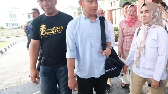Sekretaris Jendral Relawan Kami Gibran, Dian Eka Yanto mendampingi Calon Wakil Presiden Gibran Rakabuming Raka menemui masyarakat di Bandar Lampung dan Palembang pada 11-12 November 2023 (Istimewa)