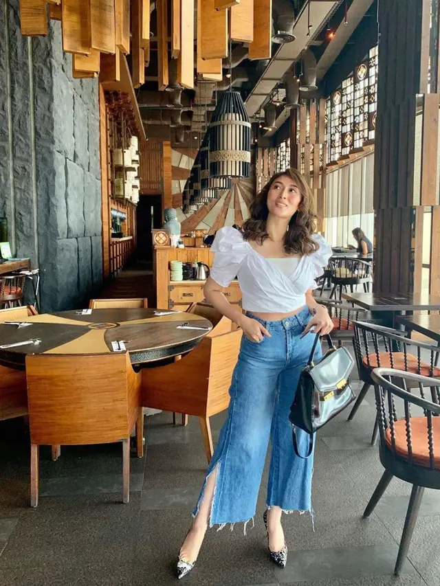 Potret Shella Pedangdut yang Jadi Asisten Pribadi Hotman Paris