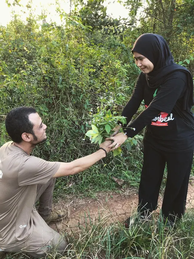 6 Potret Panji Petualang dan Istri yang Jarang Tersorot, Selalu Setia Menemani