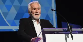 Kenny Rogers menikah sebanyak 5 kali yakni bersama dengan Janice Gordon , Jean Rogers, Margo Anderson, Marianne Gordon dan terakhir Wanda Miller dari tahun 1997. (RICK DIAMOND / GETTY IMAGES NORTH AMERICA / AFP)