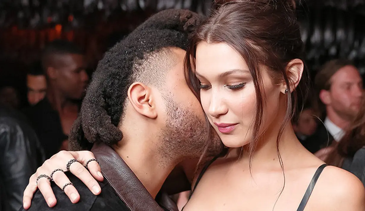 Bukan hanya akrab, keduanya bahkan tertangkap kamera berciuman. (tatler.ru)