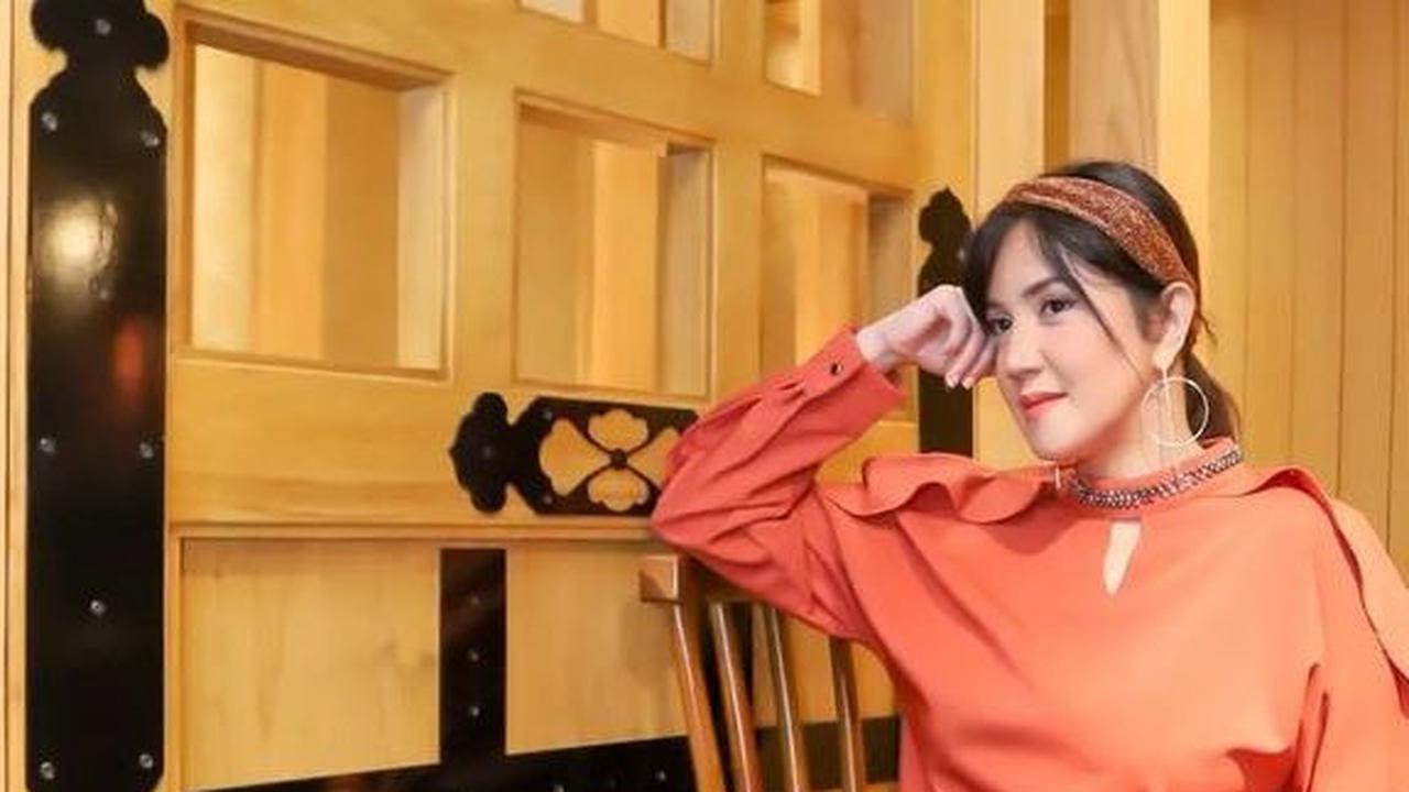 Ibu Tiga Anak Bak Gadis ABG, 8 Potret Andi Soraya yang Makin Awet Muda di Usia 47 Tahun