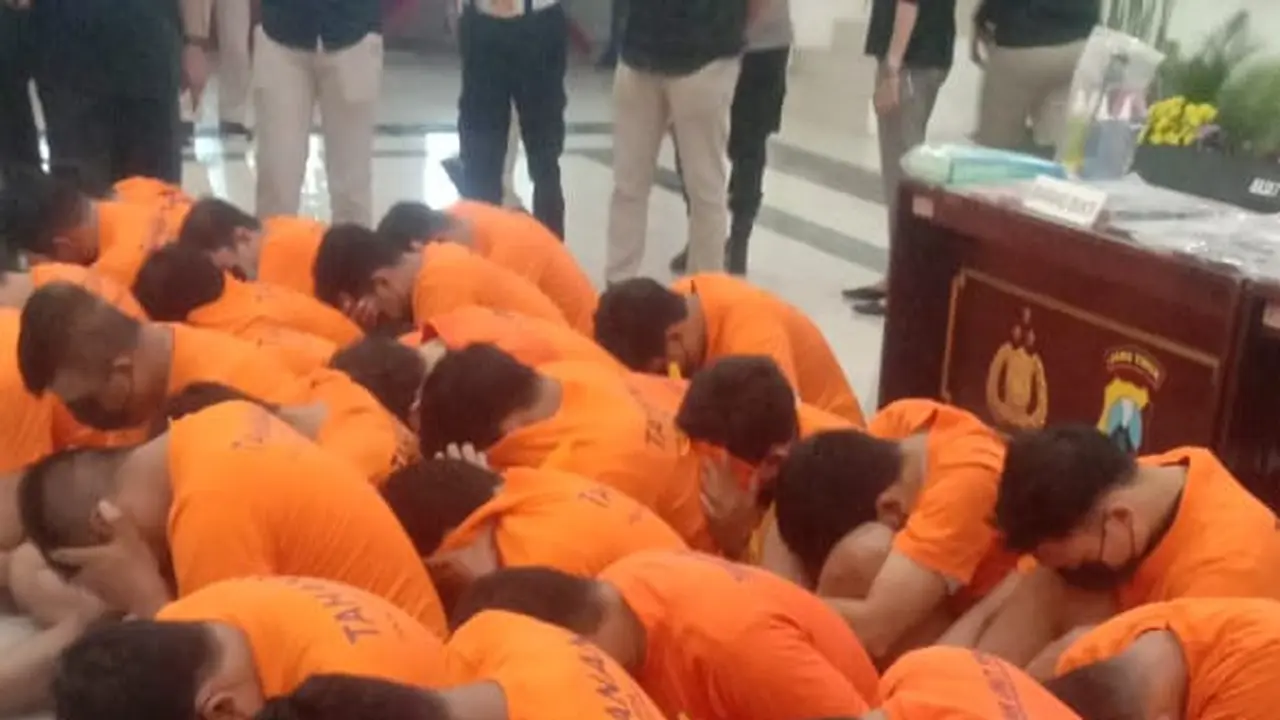 34 tersangka pesta gay di Surabaya