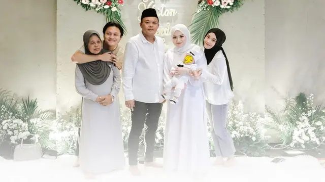 7 Momen Tasyakuran Khitan Ferdi dan Adzam Anak Sule, Digelar Sederhana Serba Putih