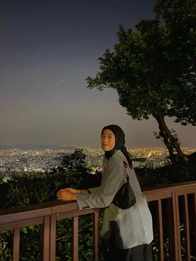 Beberapa Potret Megawati Hangestri dengan Kerudung Hitamnya