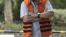 Mantan anggota DPRD Bandung periode 2009-2014, Tomtom Dabbul Qomar berjalan akan menjalani pemeriksaan lanjutan di Gedung KPK, Jakarta, Selasa (3/3/2020). Tomtom diperiksa terkait dugaan korupsi  pengadaan tanah untuk RTH di lingkungan Pemkot Bandung Tahun 2012-2013. (merdeka.com/Dwi Narwoko)