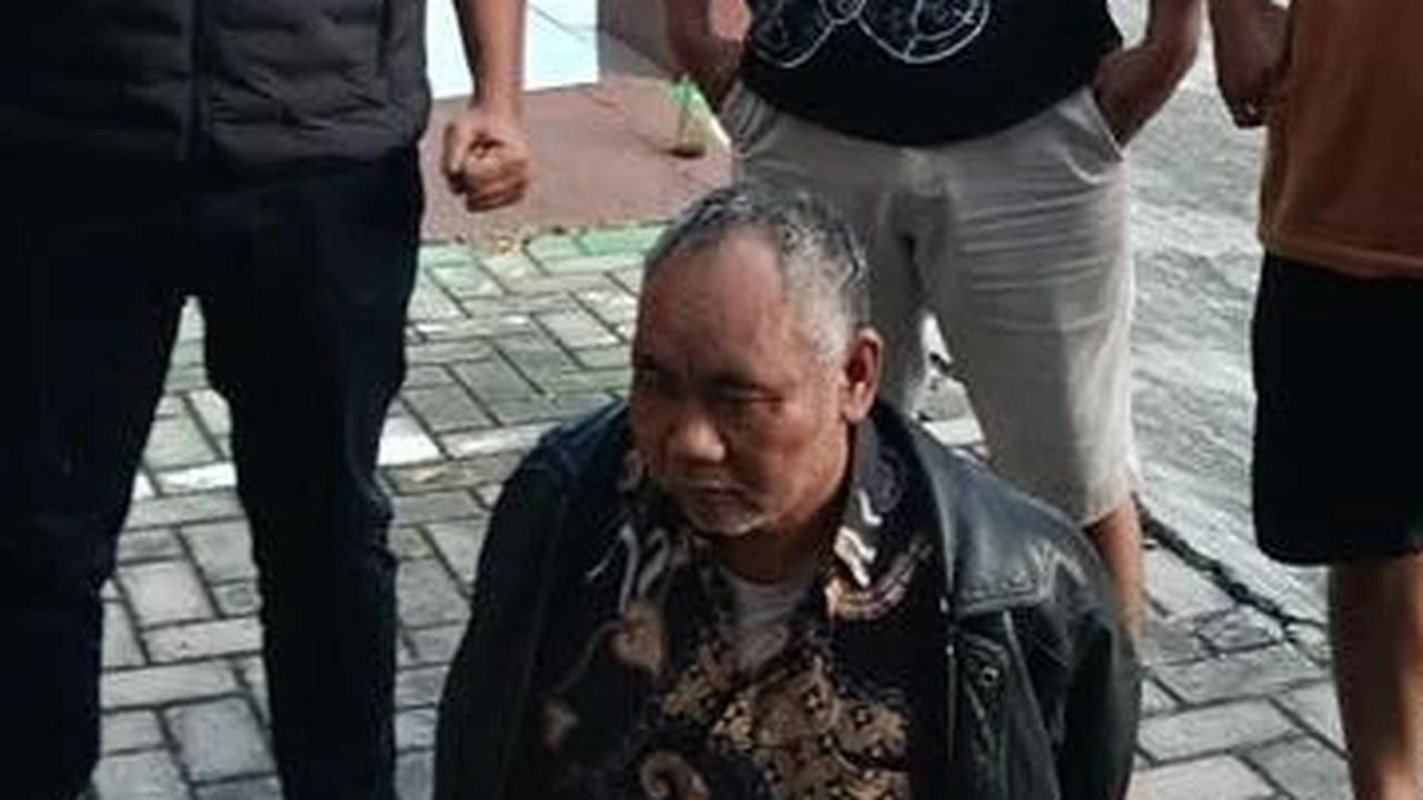 Penampakan Kiai Pendiri Ponpes Tersangka Pencabulan Santriwati di Pati Berlutut Ditangkap Polisi