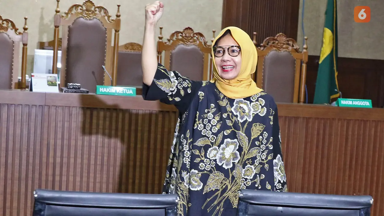 Wajah Sedih Mantan Dirut Pertamina Usai Divonis 8 Tahun Penjara